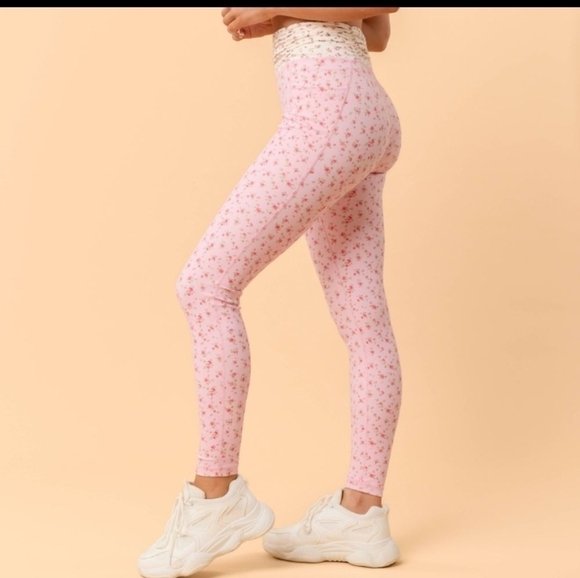 Blogilates Women's Ruched Waist Leggings, Pink Floral - Picture 4 of 9